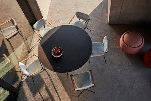 Table de jardin en céramique