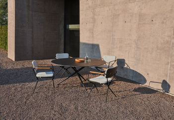 Chaises et table de jardin de la marque Royal Botania