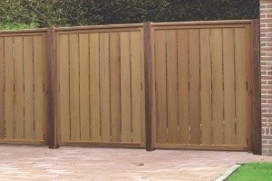 Comment entretenir correctement sa clôture et ses palissades de jardin en bois ou en composite ?